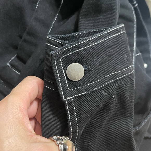 EUC Women’s Small Forever 21 Contrast Stitch Denim Jacket In Black - Picture 12 of 12